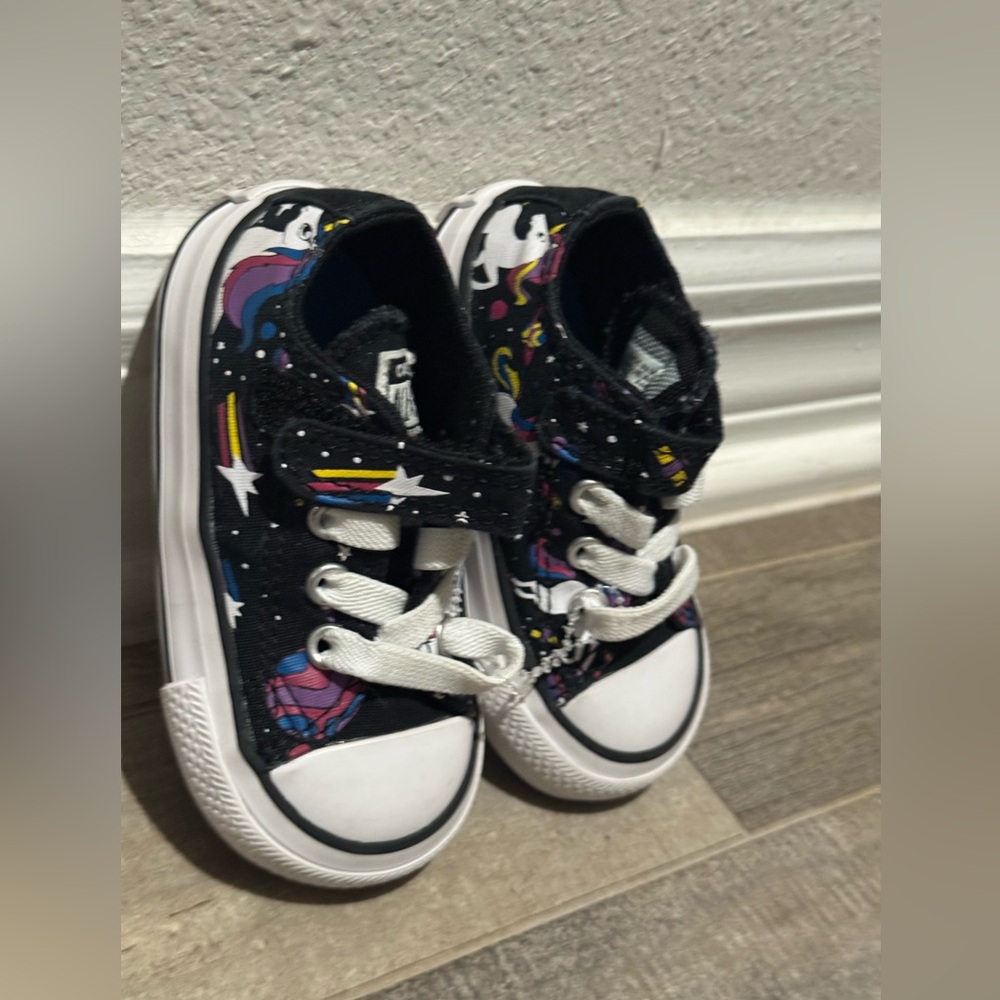 Converse Black Kids Space Print Low Top Sneakers with White Toe. SIZE 4 - Picture 6 of 8